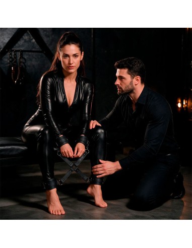 FETISH SUBMISSIVE UNIAN ESPOSAS CUERO VEGANO