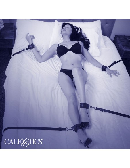 CALEXOTICS NOCTURNAL RESTRICCIONES DE CAMA CUERO AJUSTABLE NEGRO